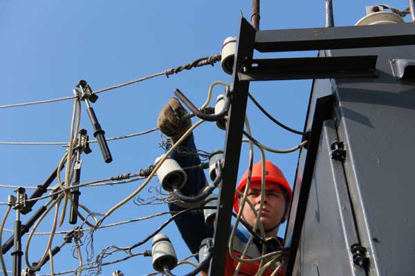 Enerji mühendisliği diplomasını satın al.